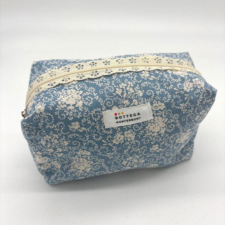 NECCESAIRE BLAU MIT WEISSEN BLUMEN