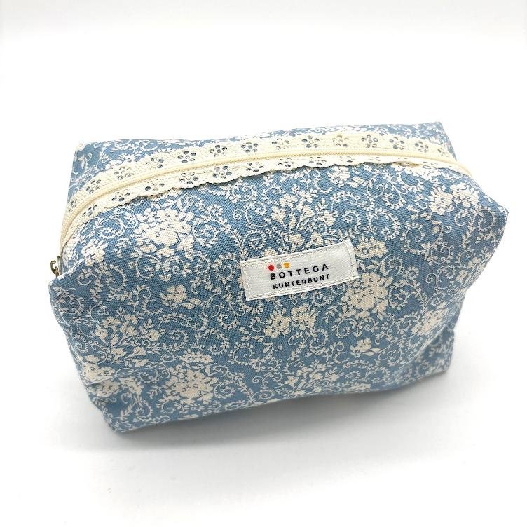 NECCESAIRE BLAU MIT WEISSEN BLUMEN