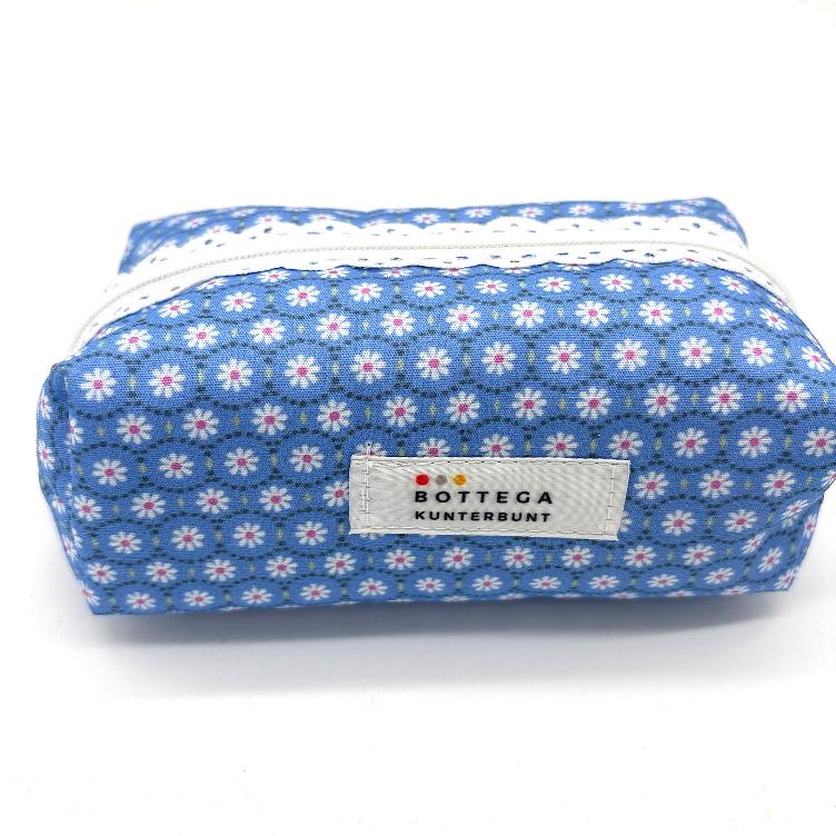 SCHMINKTASCHE BLAU_WEISSE BLUMEN